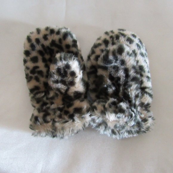 Nice Fuzzy mittens Small Child Leopard Pattern - Picture 2 of 7
